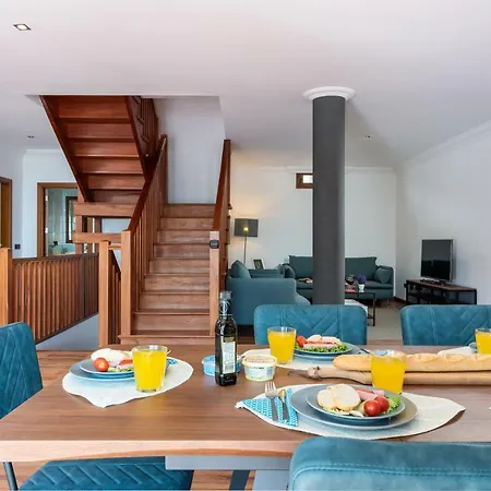 1 Charming Conde Private Garden Pool, Bbq! Вилла *