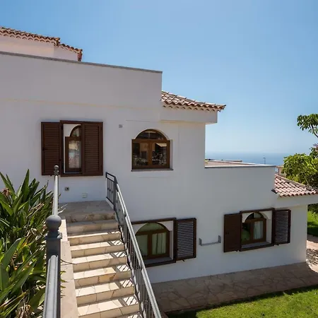 1 Charming Conde Private Garden Pool, Bbq! Вилла