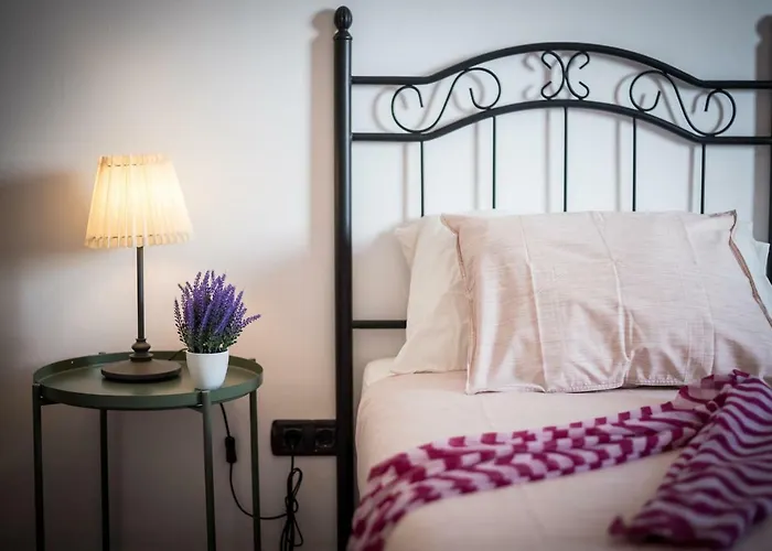 1 Charming Conde Private Garden Pool, Bbq! Вилла