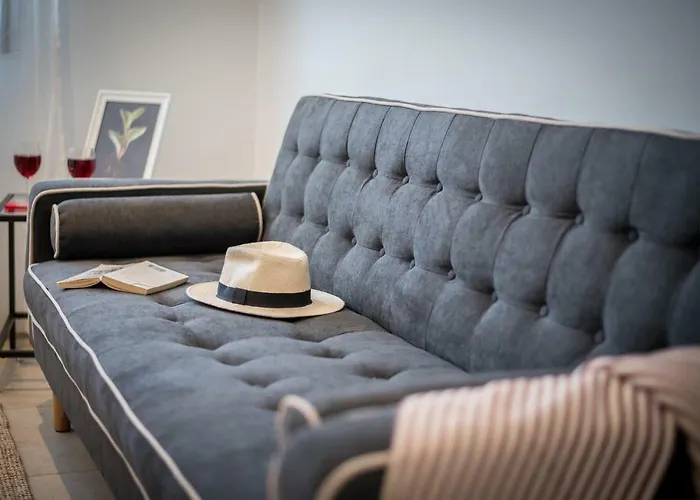 1 Charming Conde Private Garden Pool, Bbq! Вилла