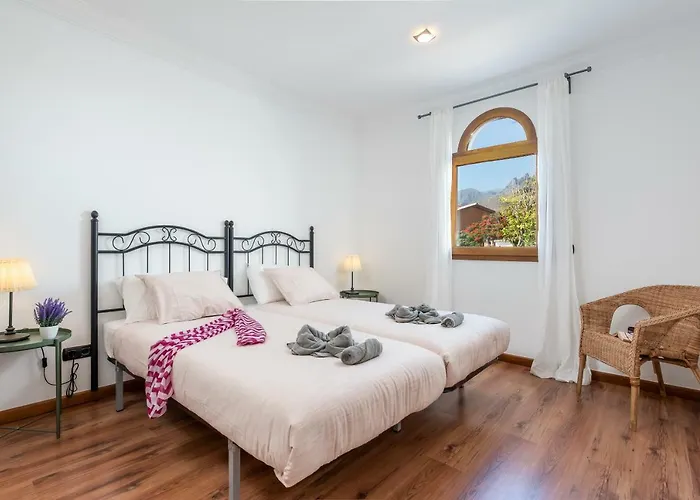 1 Charming Conde Private Garden Pool, Bbq! * Адехе