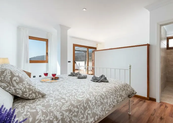 Вилла 1 Charming Conde Private Garden Pool, Bbq!