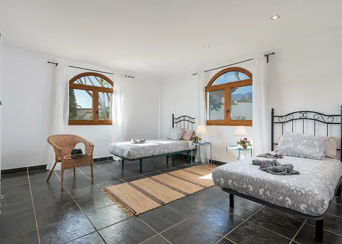 1 Charming Conde Private Garden Pool, Bbq! Адехе