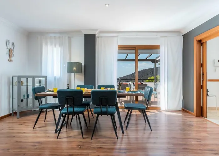 1 Charming Conde Private Garden Pool, Bbq! Вилла