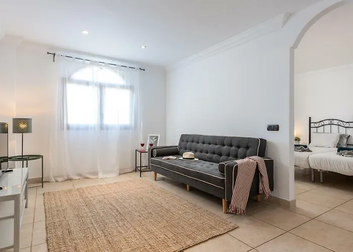 1 Charming Conde Private Garden Pool, Bbq! Вилла