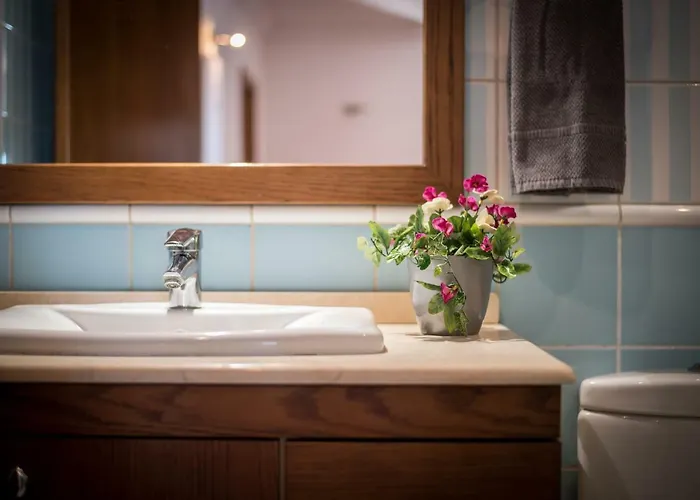 1 Charming Conde Private Garden Pool, Bbq! Вилла *