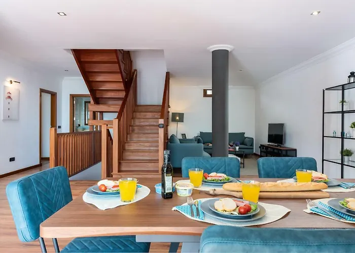 1 Charming Conde Private Garden Pool, Bbq! Вілла *