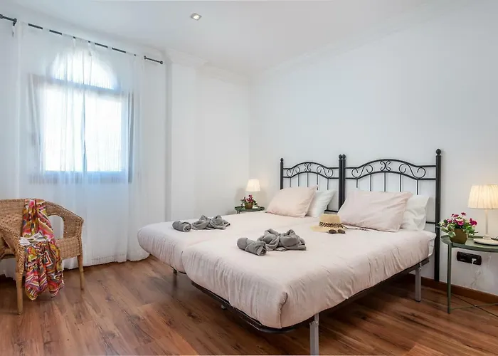 Вілла 1 Charming Conde Private Garden Pool, Bbq! *