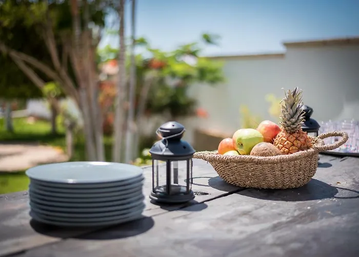 1 Charming Conde Private Garden Pool, Bbq! Вілла