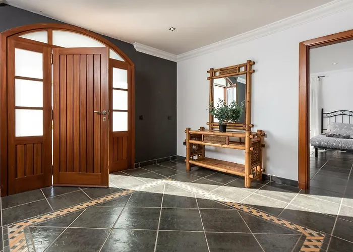 1 Charming Conde Private Garden Pool, Bbq! Адехе