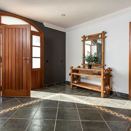 1 Charming Conde Private Garden Pool, Bbq! Адехе