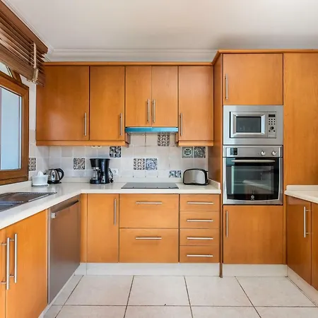 1 Charming Conde Private Garden Pool, Bbq! Вилла *