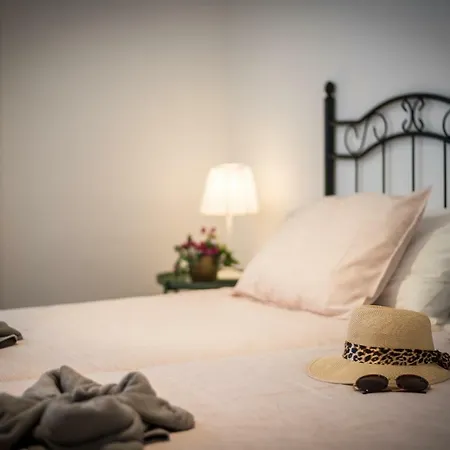 1 Charming Conde Private Garden Pool, Bbq! Villa