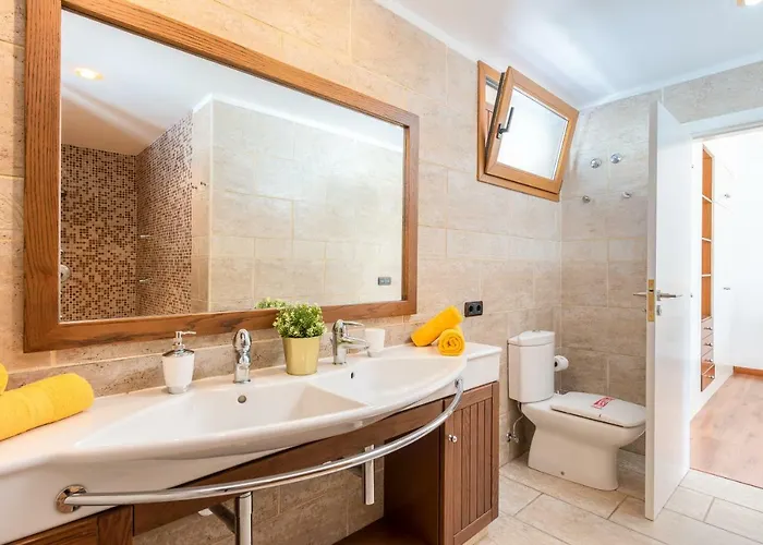 Villa 1 Charming Conde Private Garden Pool, Bbq! *